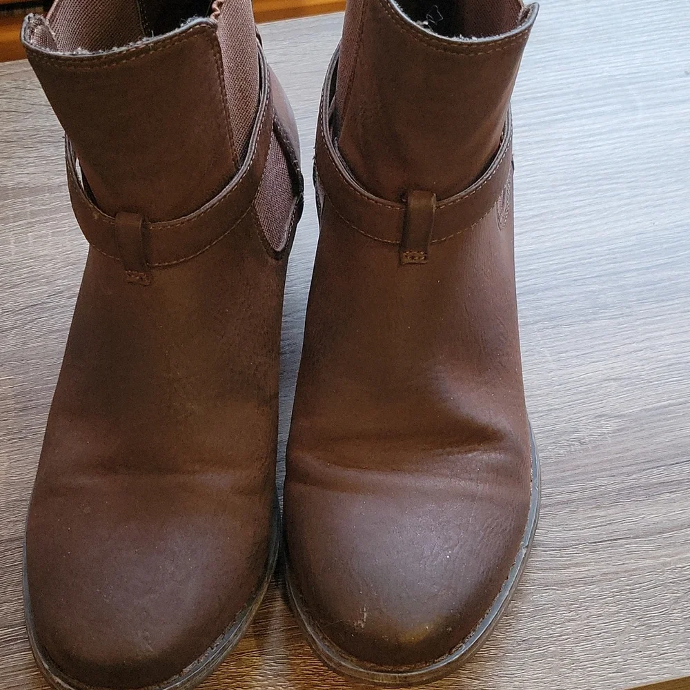 Diba brown ankle boots